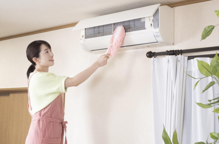 エアコンの掃除は自分でできる？やり方や水漏れした場合の対処方法も紹介